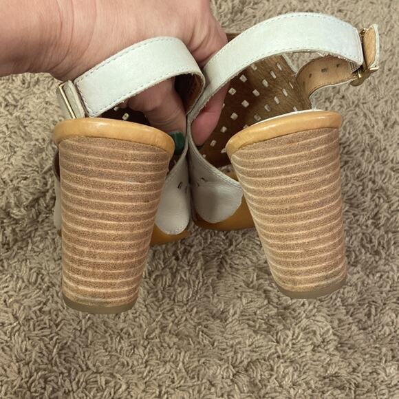 Born Women Off White Havana Perforated Design Leather Blocked Heel Sandals Sz 8 - Picture 6 of 9